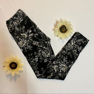 NEW Lularoe OS Black/Grey/White Floral Leggings